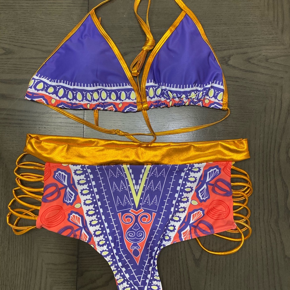 Bathing suits - Picture 3 of 4